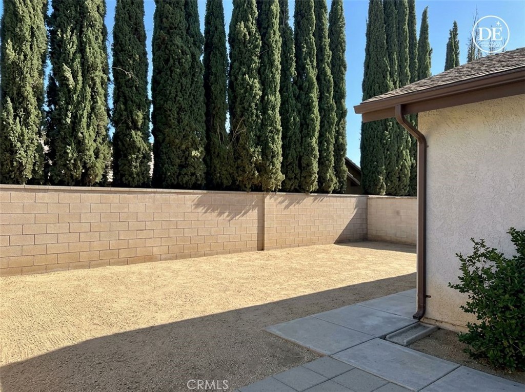 13375 Rincon Road Apple Valley, CA 92308 - Photo 41 of 72 Backyard / side of house are w/ AI