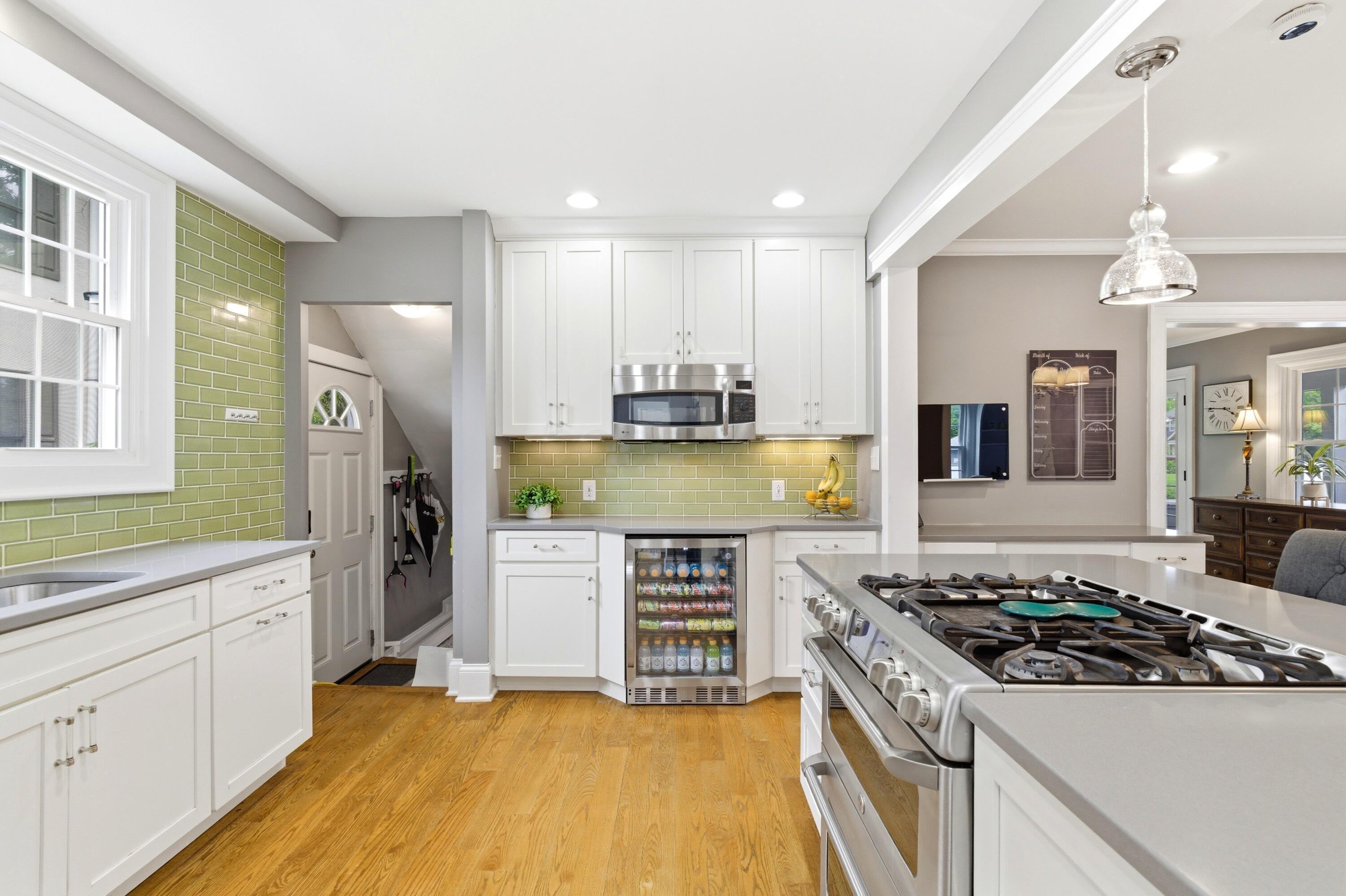 2565 Bexley Park Road Bexley, OH 43209 - Photo 15 of 55 Kitchen