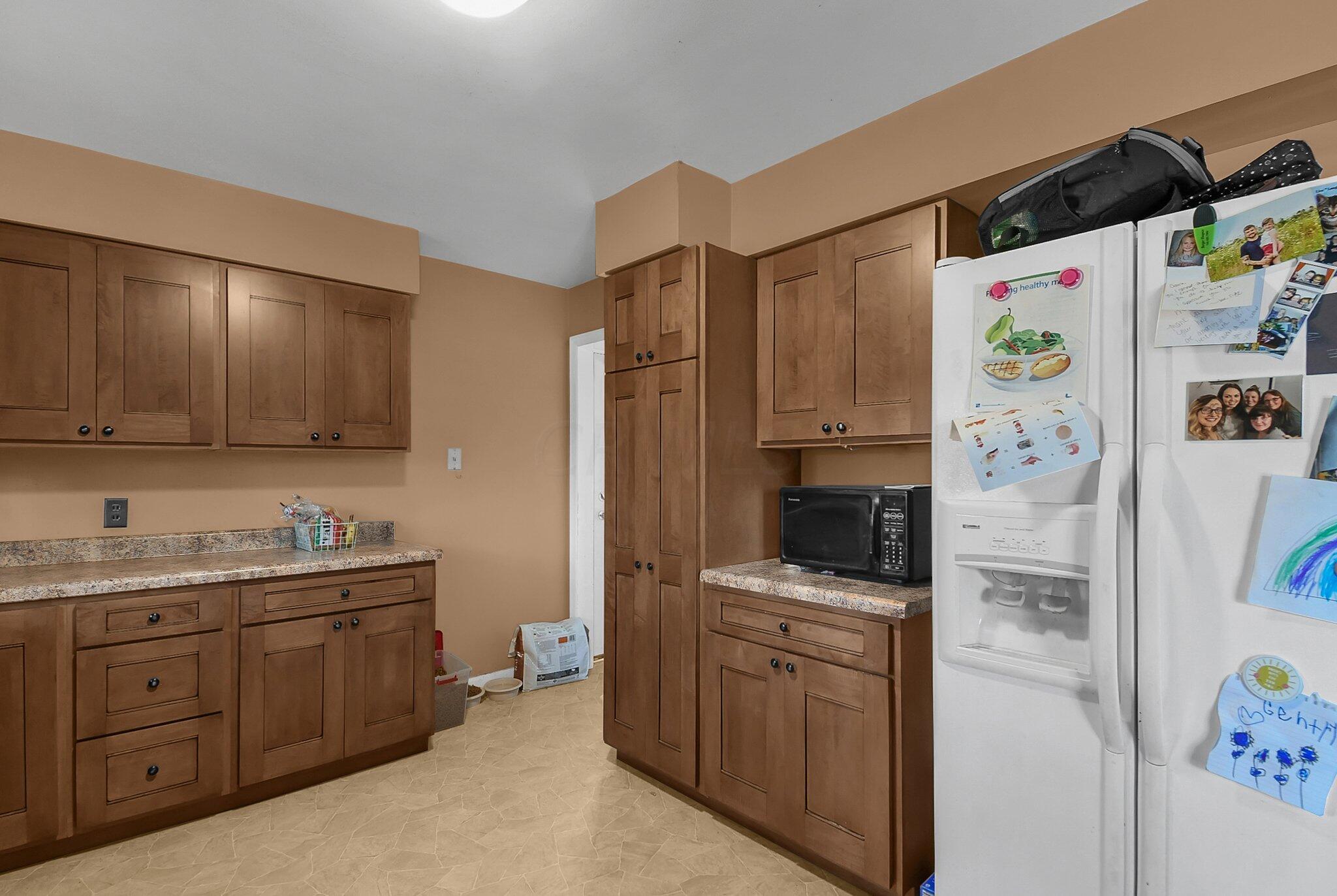 515 Ridgewood Drive Circleville, OH 43113 - Photo 10 of 27 KITCHEN 2
