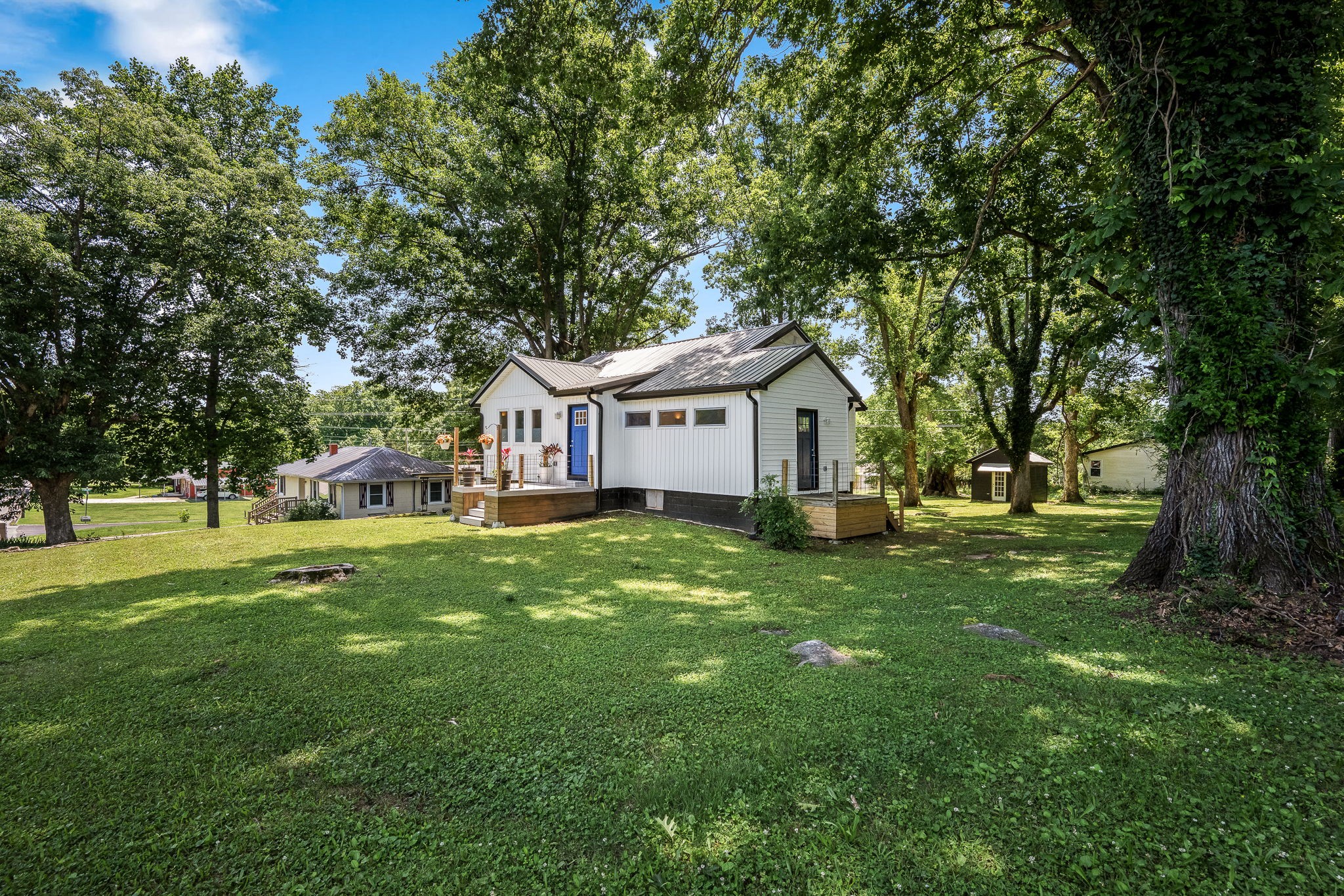 715 Cleveland Street Pulaski, TN 38478 - Photo 2 of 29