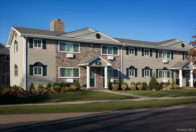 $2,380 | 195 Lakeland Avenue, Unit 11A, Sayville, NY 11782