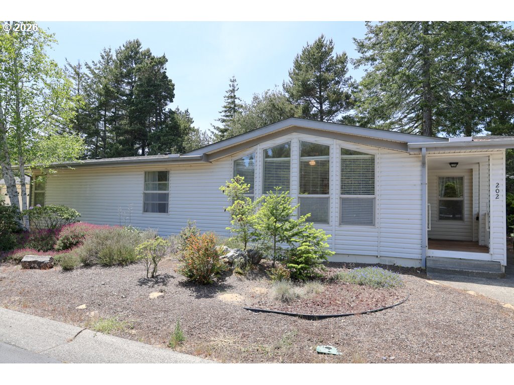 202 Munsel Creek Loop Florence, OR 97439 - Photo 1 of 32