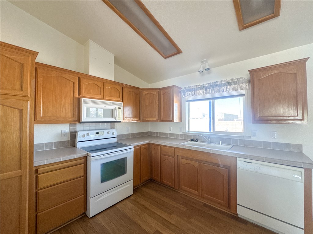 1545 East El Rodeo Road, Unit 163 Fort Mohave, AZ 86426 - Photo 9 of 29 Kitchen