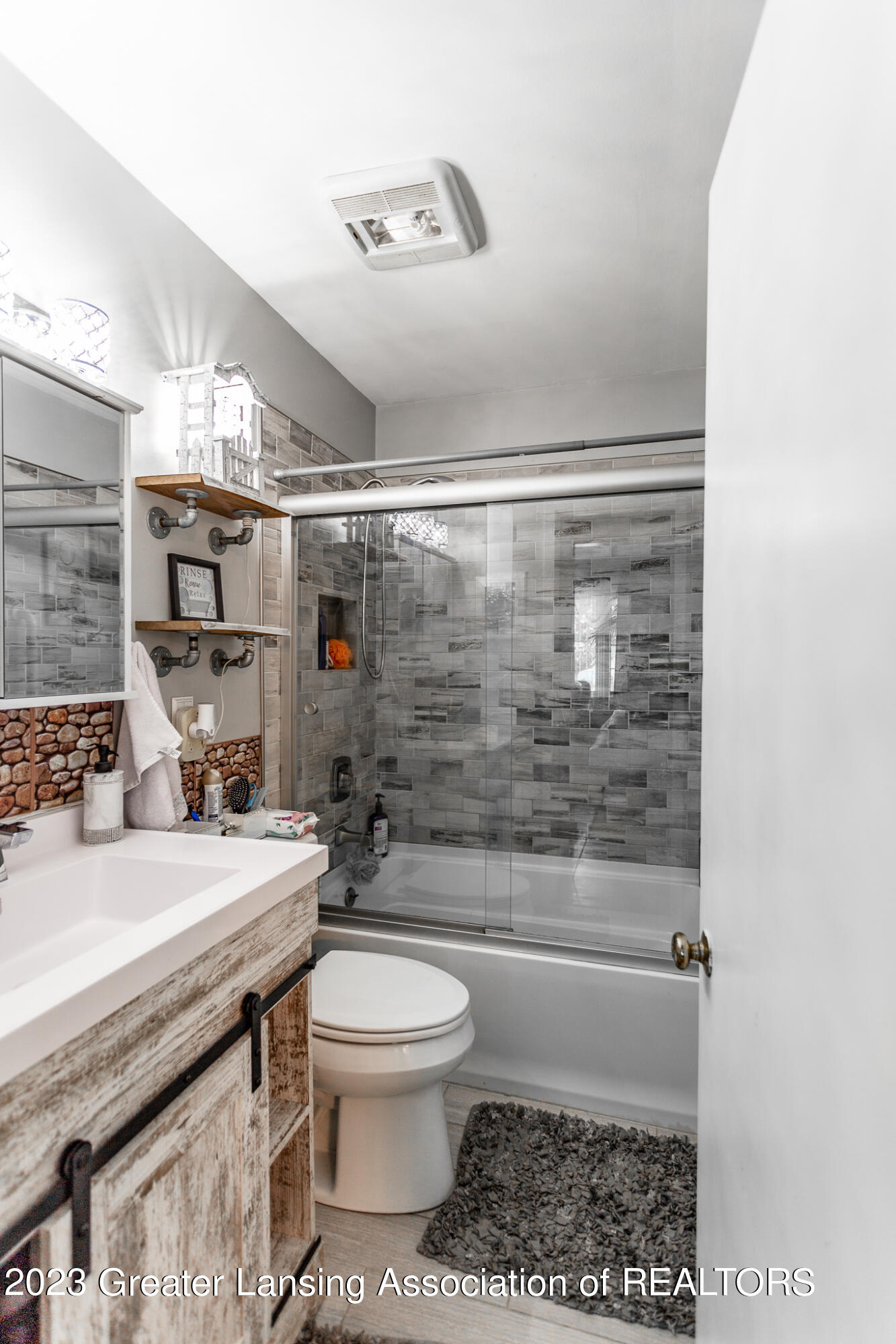 2518 Westbury Road Lansing, MI 48906 - Photo 23 of 40 IMG_3005