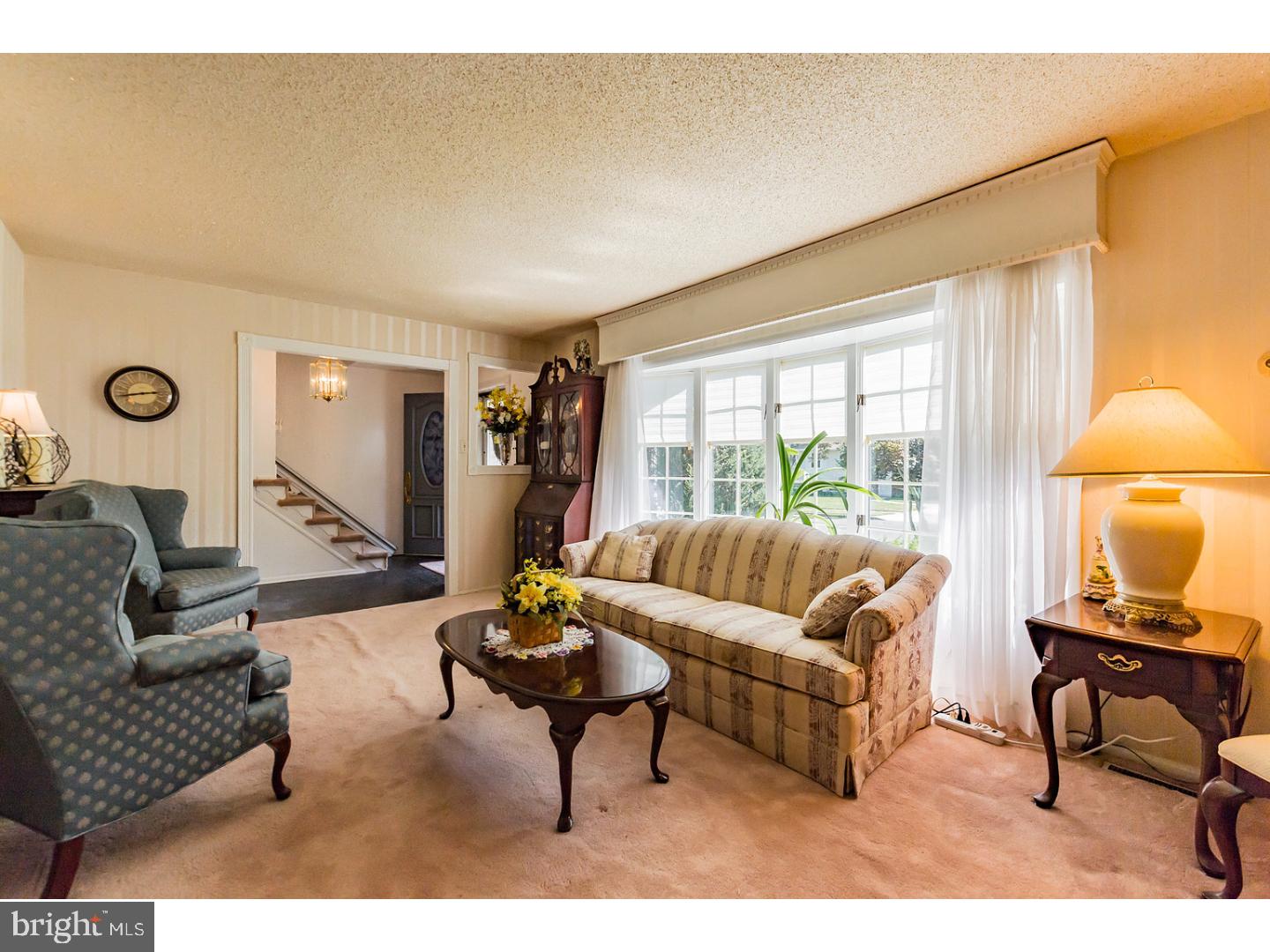 1704 Pin Oak Road Williamstown, NJ 08094 - Photo 7 of 15 Living Room