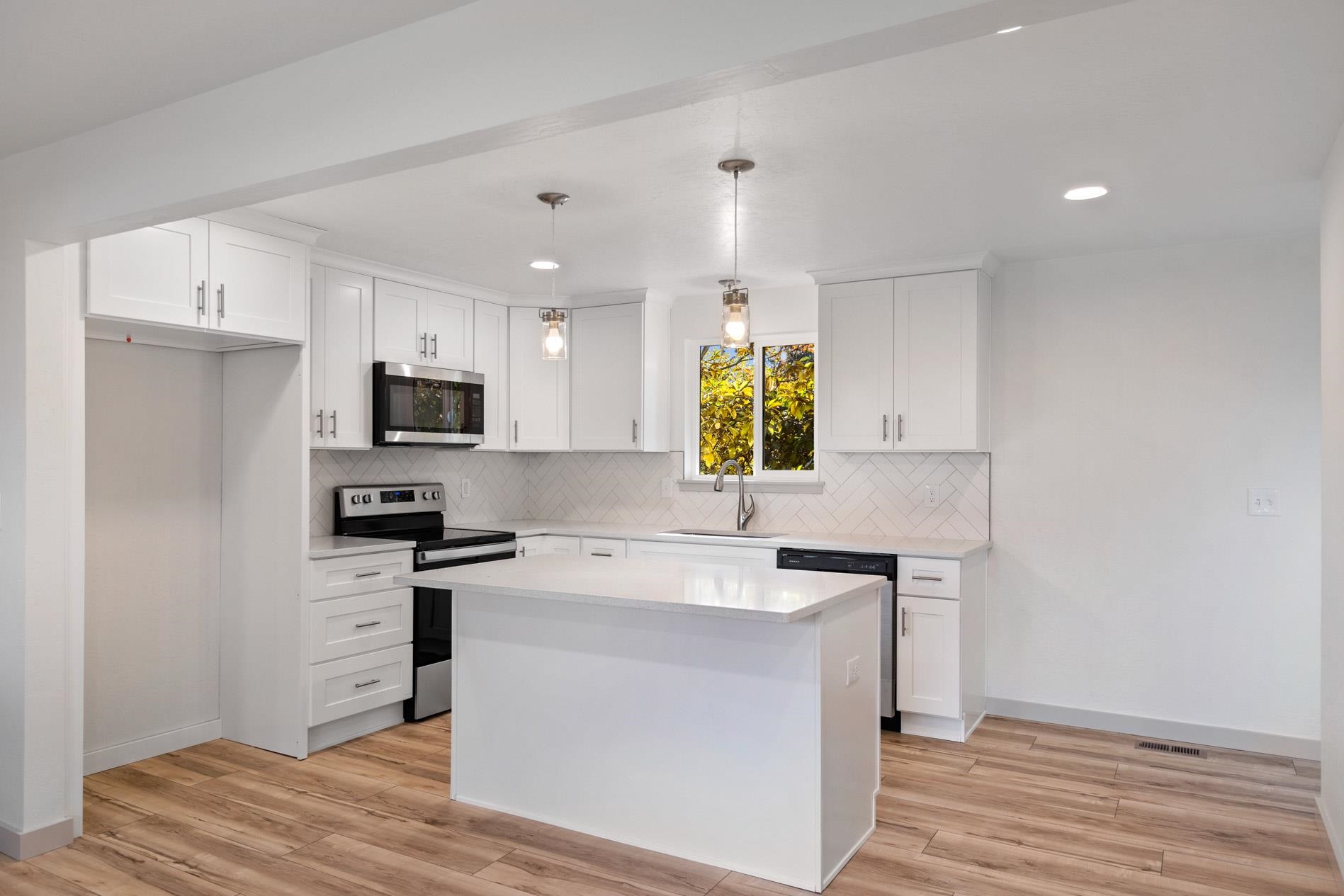 4202 East Mead Street Mead, WA 99021 - Photo 9 of 28 Gallery Image 9