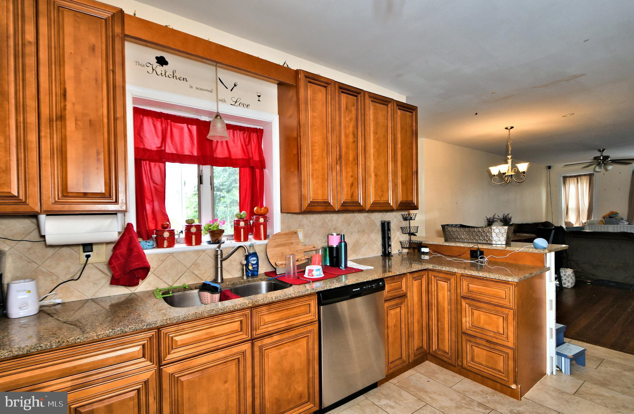 218 Chestnut Street Spring City, PA 19475 - Photo 5 of 35 Stainless Steel Appliances