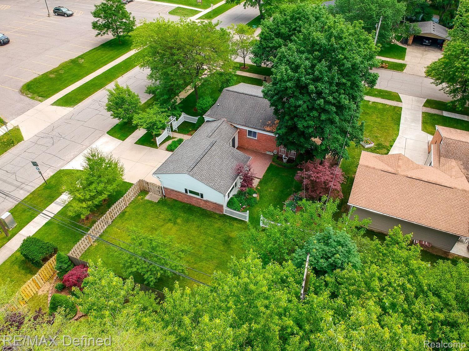 228 North Hill Circle Rochester, MI 48307 - Photo 38 of 43 228 N Hill Cir (31).jpg