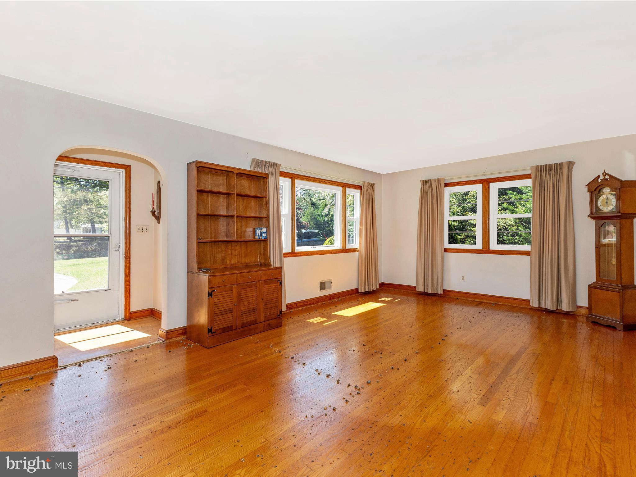 268 Magothy Bridge Road Pasadena, MD 21122 - Photo 12 of 64 Family Room