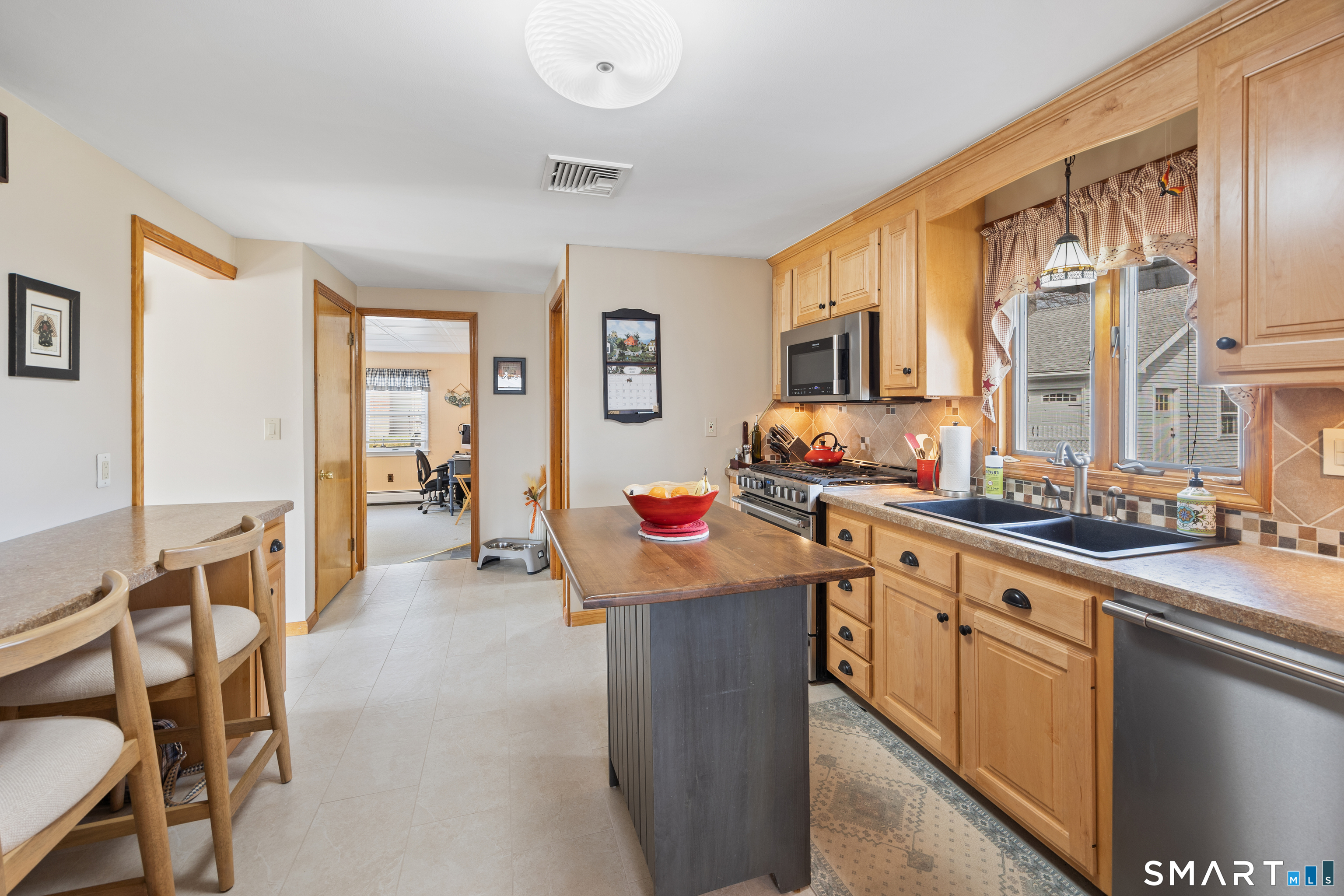 141 Little Fawn Road Southington, CT 06489 - Photo 6 of 35