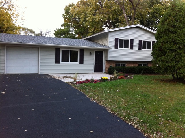 209 Thornhurst Road Bolingbrook, IL 60440 - Photo 2 of 21