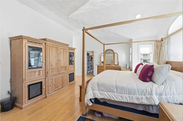 $995,000 | 11 Fox Court, South Kingstown, RI 02879