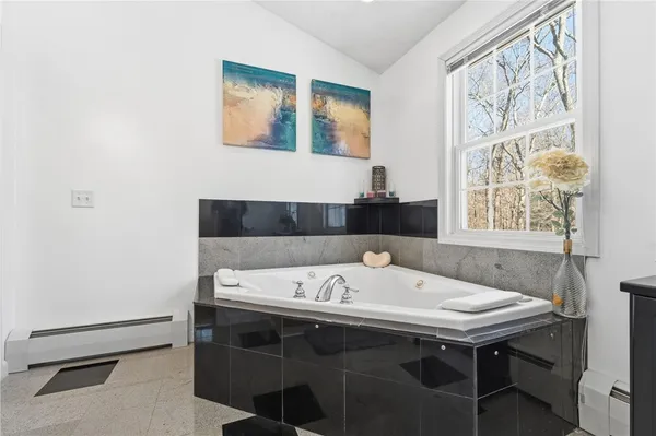 $995,000 | 11 Fox Court, South Kingstown, RI 02879