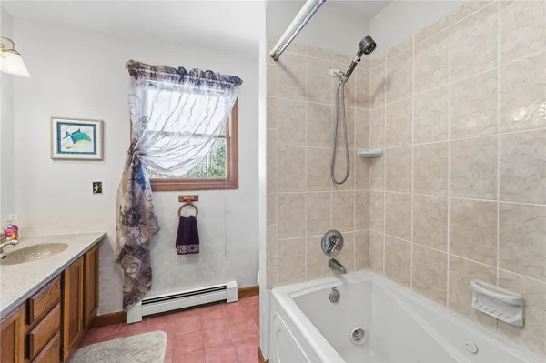 $995,000 | 11 Fox Court, South Kingstown, RI 02879