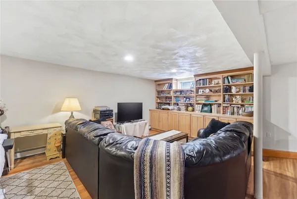 $995,000 | 11 Fox Court, South Kingstown, RI 02879