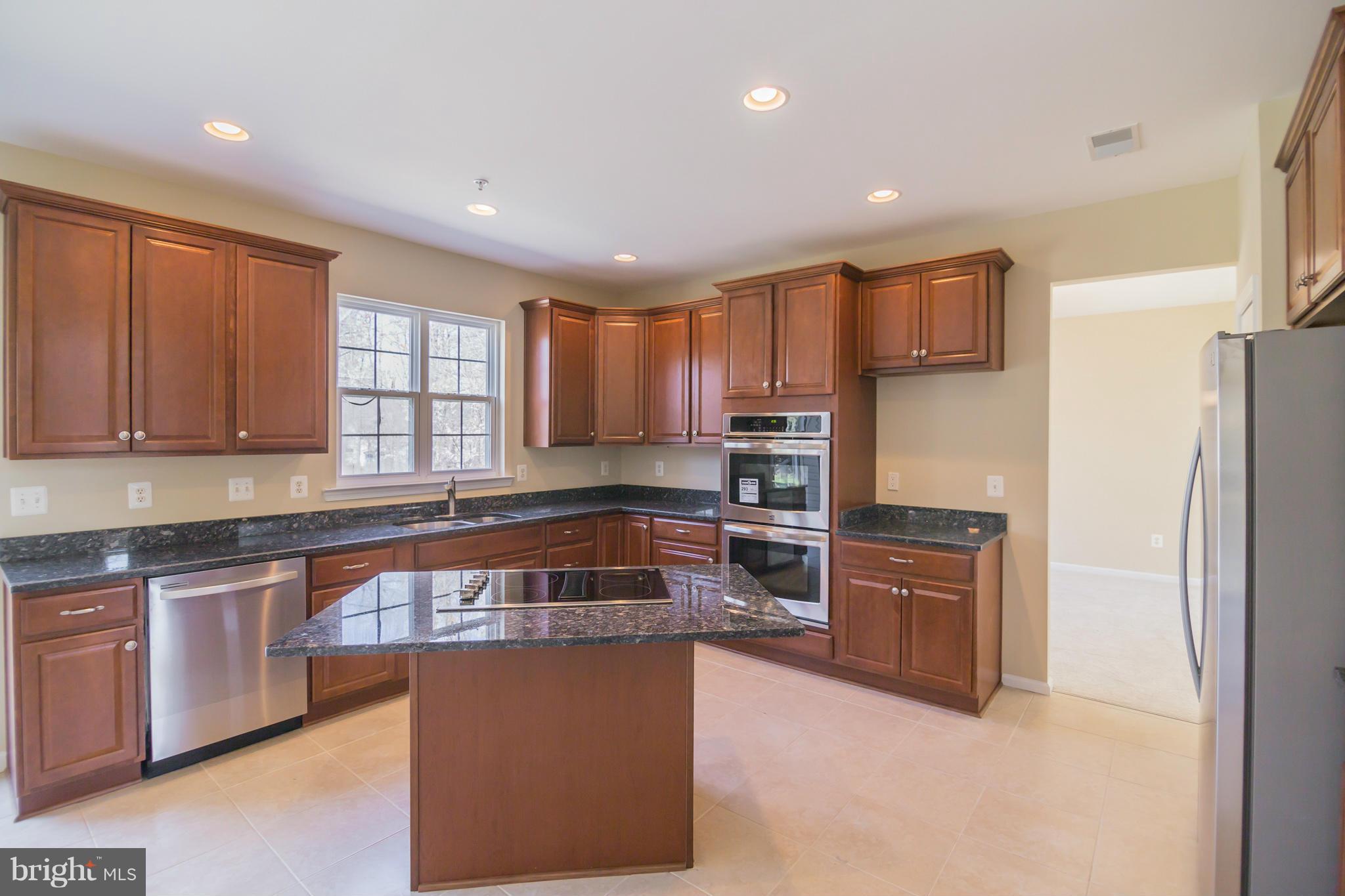 7915 Woodyard Road Clinton, MD 20735 - Photo 8 of 30 Kitchen