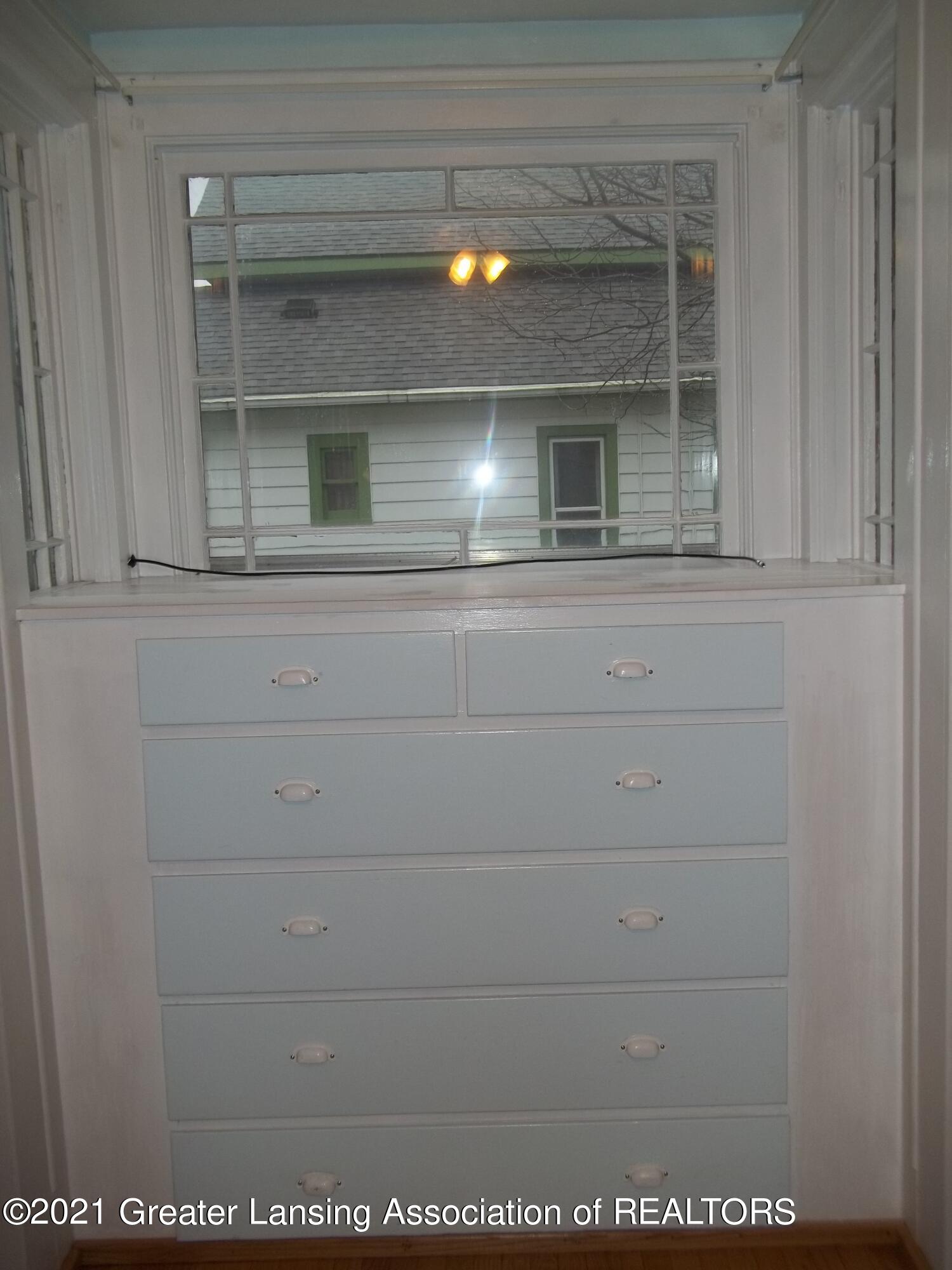 226 South Main Street Perry, MI 48872 - Photo 12 of 36 100_4016