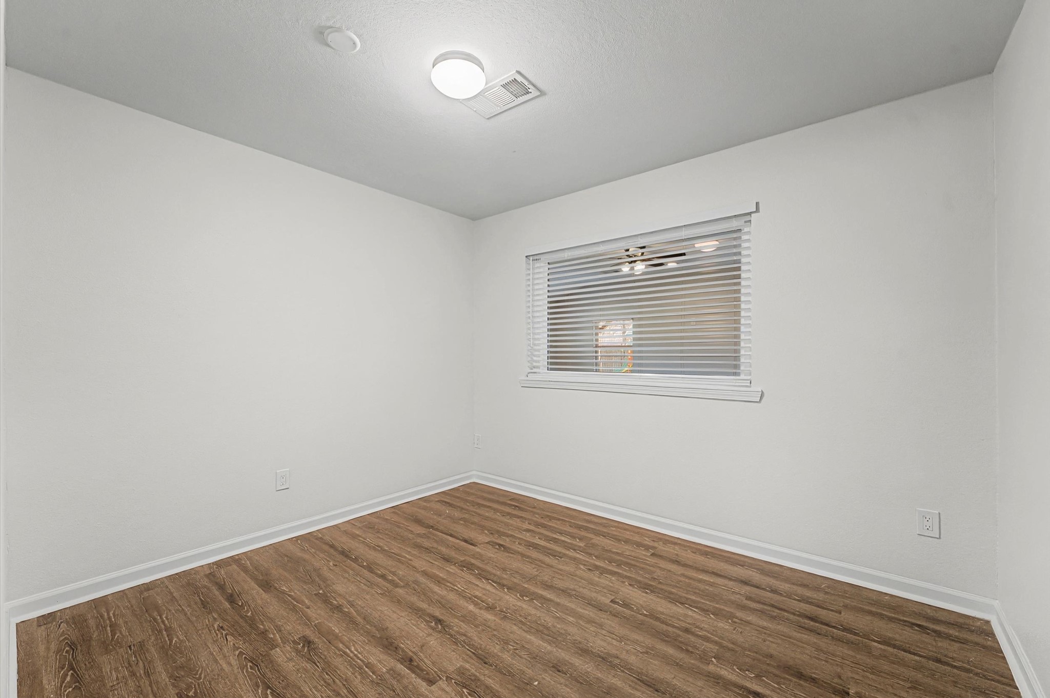 3812 Hardin Road Baytown, TX 77521 - Photo 15 of 30 This could be an extra (4th) bedroom(has a closet), office etc.