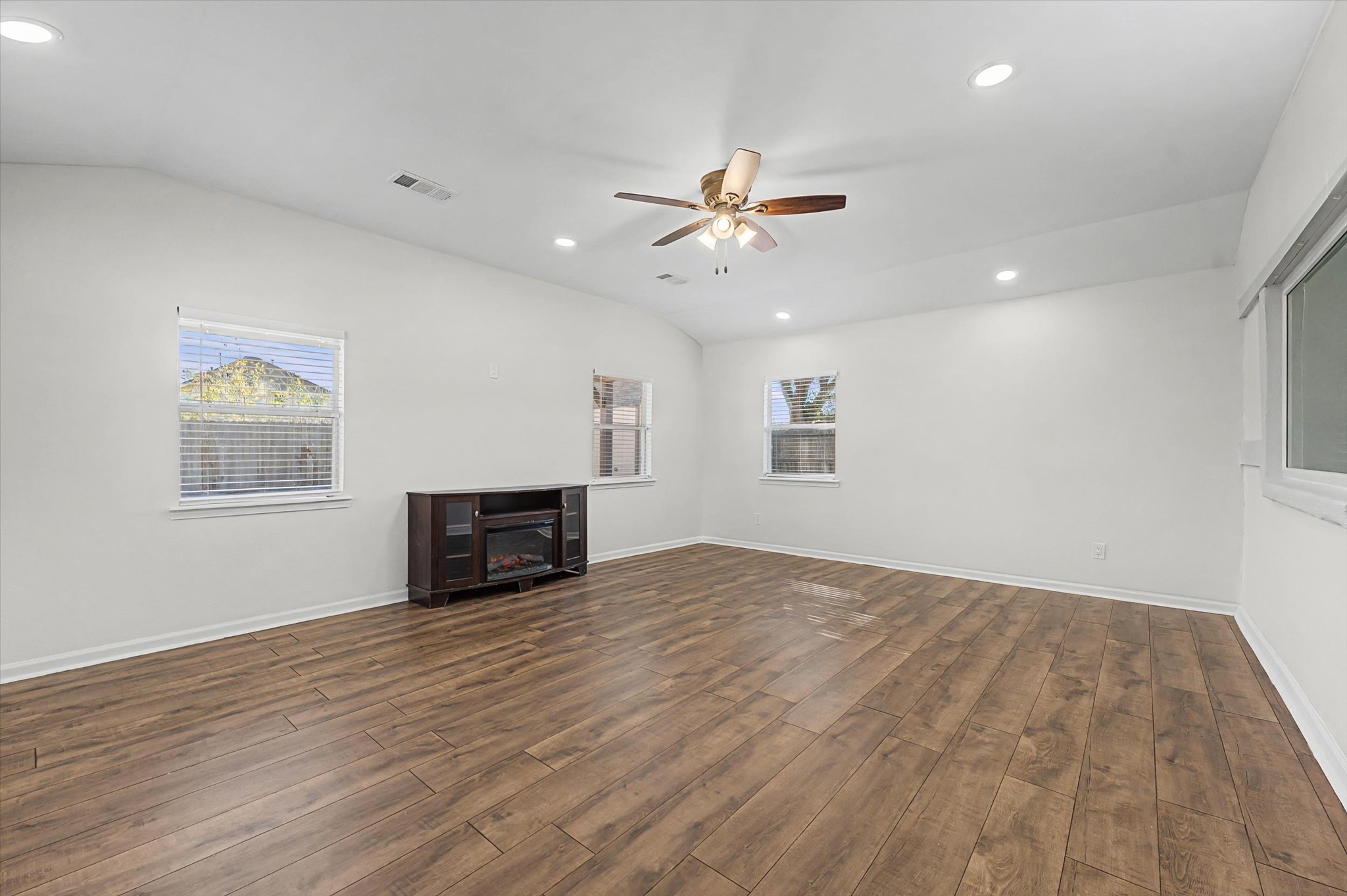 3812 Hardin Road Baytown, TX 77521 - Photo 8 of 30 Family room / mock electric fireplace stays