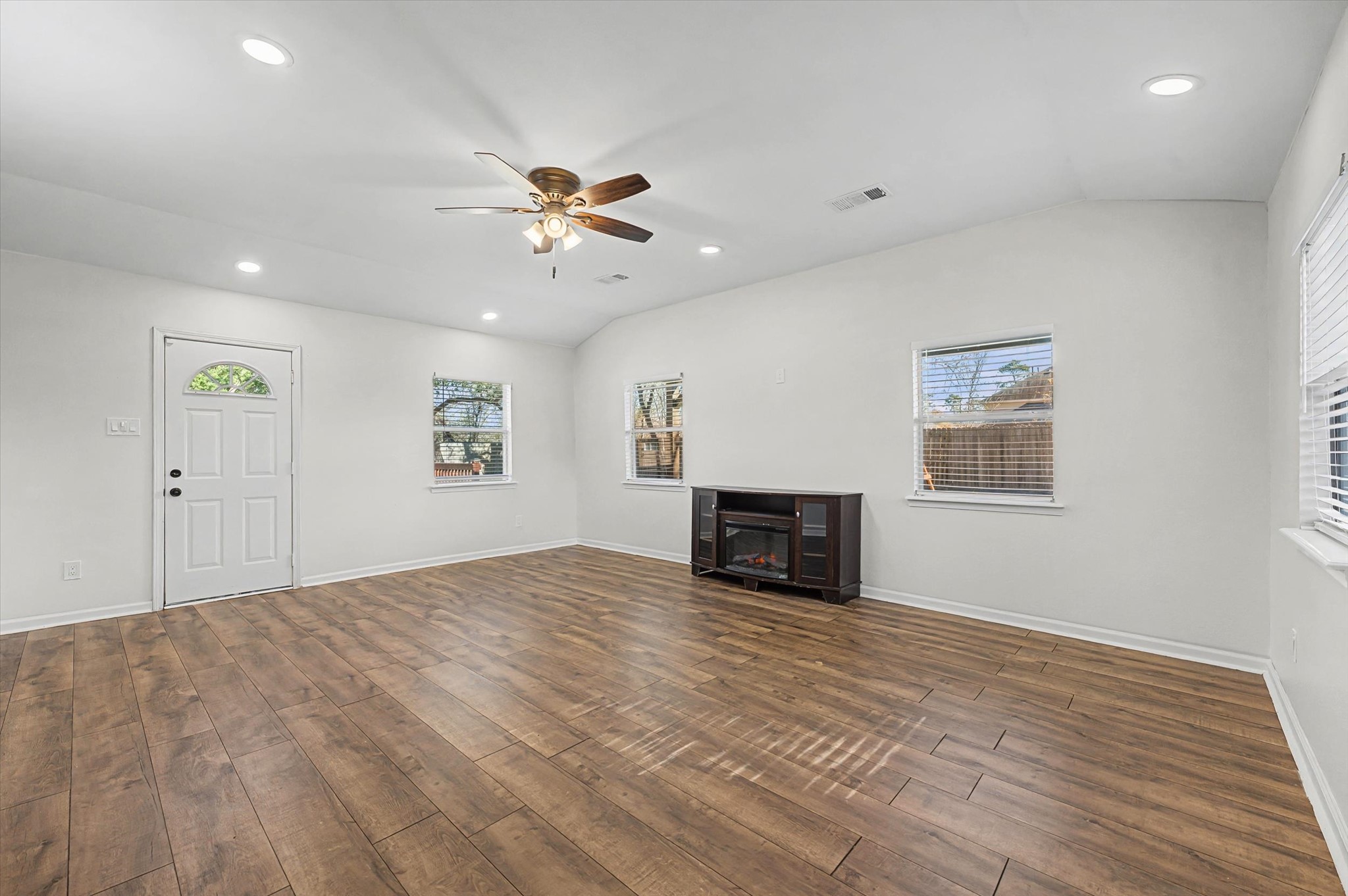 3812 Hardin Road Baytown, TX 77521 - Photo 9 of 30