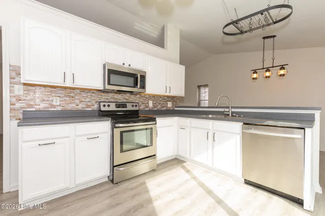 $1,700 | 625 Queens Creek Road, Hubert, NC 28539