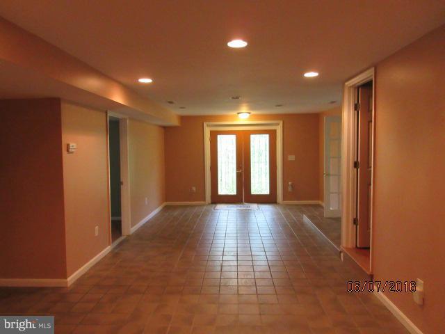 6437 South Clifton Road Frederick, MD 21703 - Photo 5 of 21 Foyer/Entry