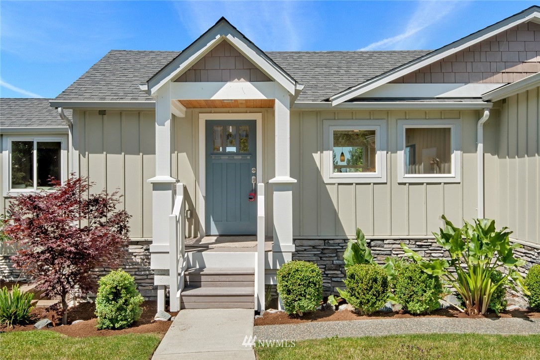 3617 Geyer Lane Everett, WA 98203 - Photo 2 of 23 front view of a house with a yard