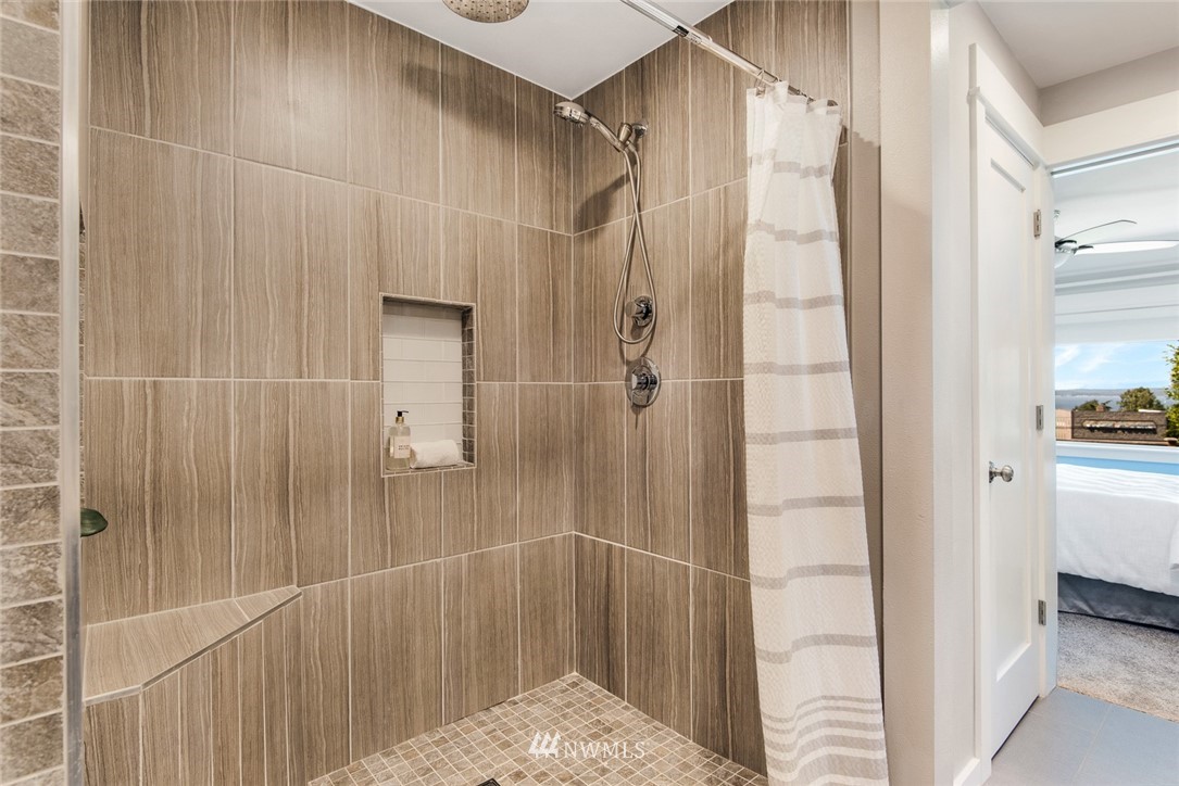 3617 Geyer Lane Everett, WA 98203 - Photo 13 of 23 a bathroom with a shower