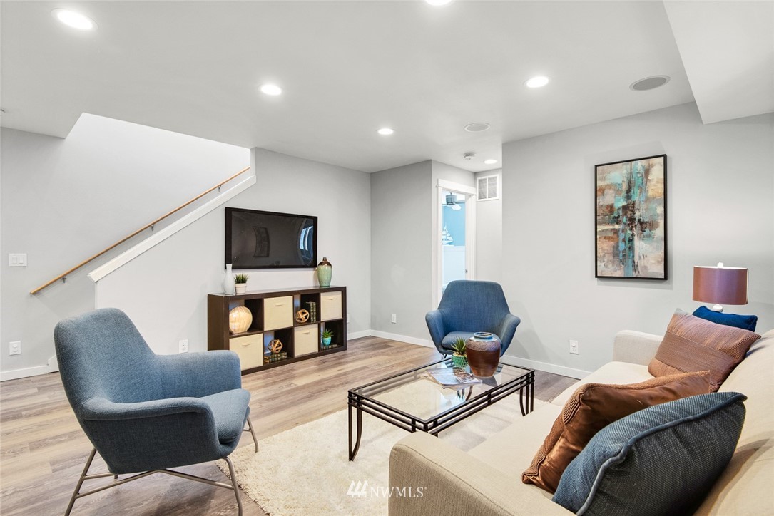 3617 Geyer Lane Everett, WA 98203 - Photo 15 of 23 a living room with furniture and a flat screen tv