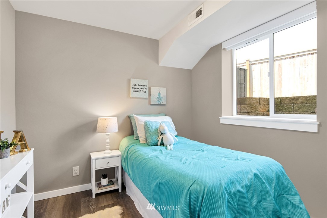 3617 Geyer Lane Everett, WA 98203 - Photo 17 of 23 a bedroom with a bed and a window