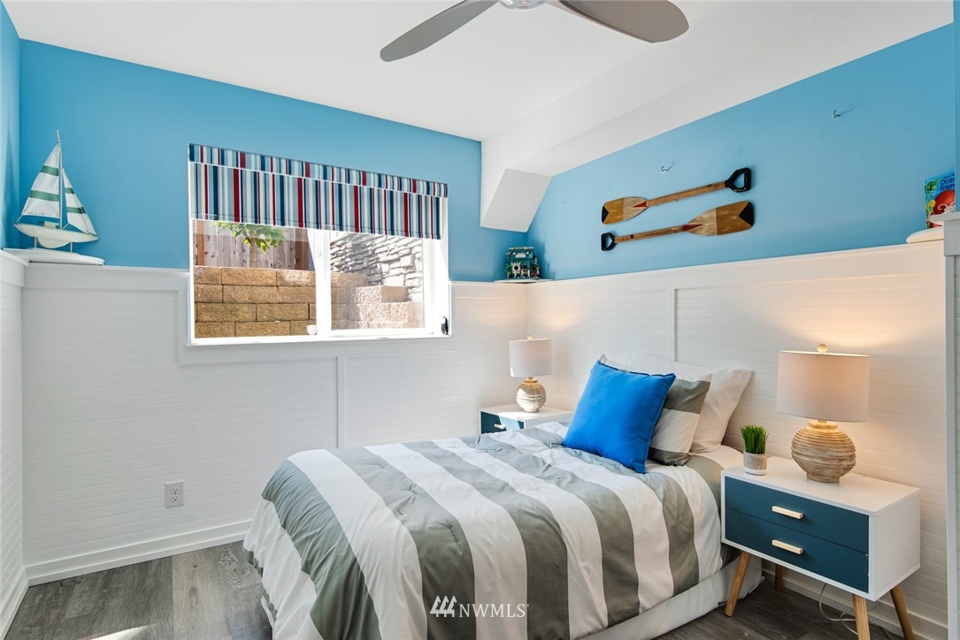 3617 Geyer Lane Everett, WA 98203 - Photo 18 of 23 a bedroom with a bed and a window