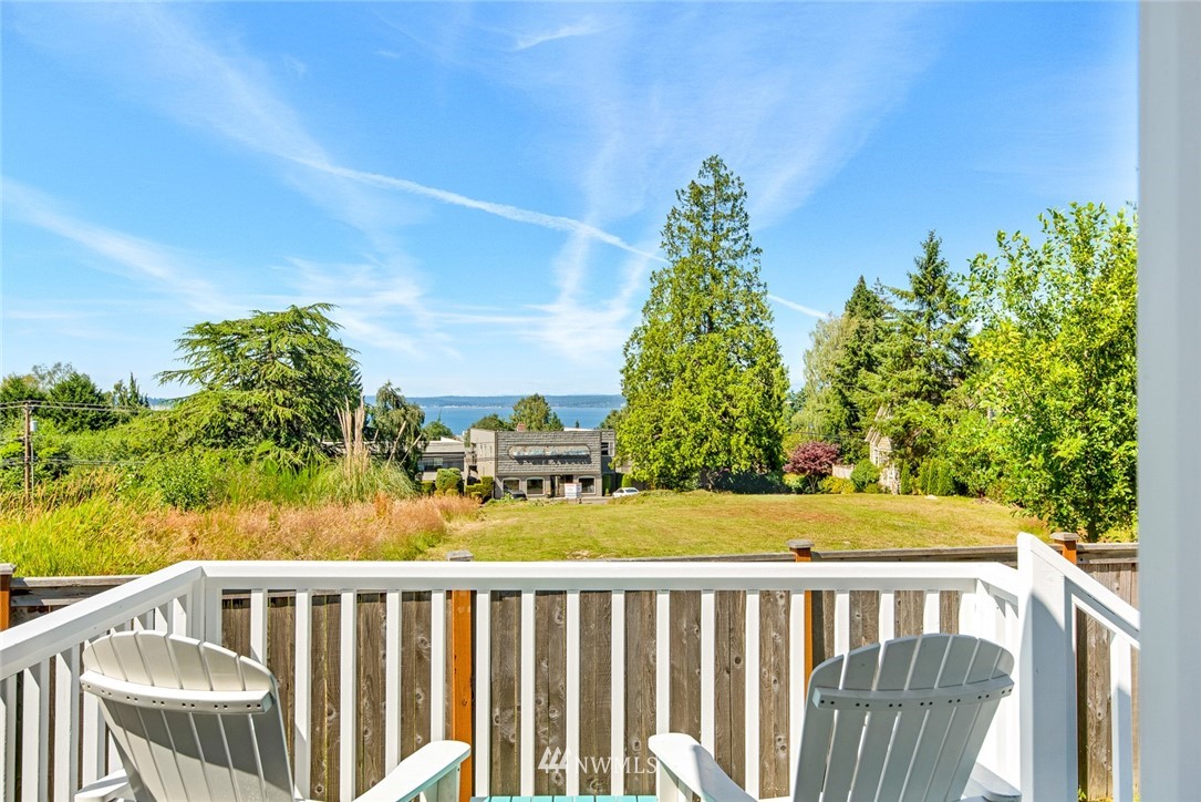 3617 Geyer Lane Everett, WA 98203 - Photo 20 of 23 a view of a porch