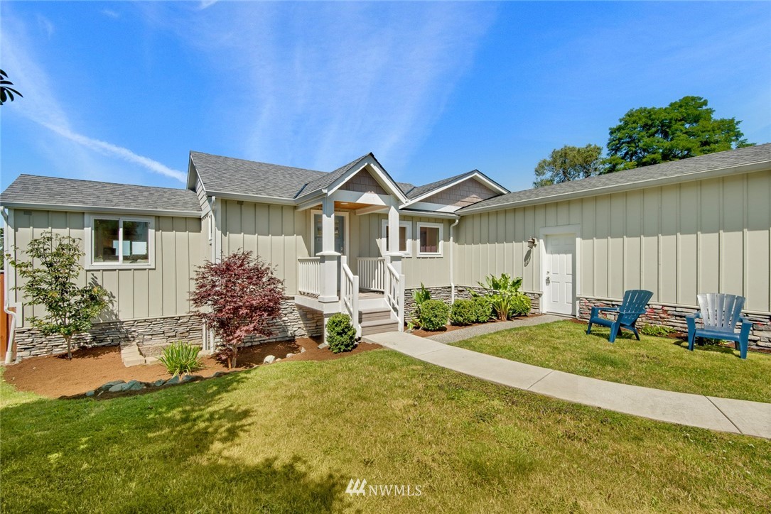 3617 Geyer Lane Everett, WA 98203 - Photo 3 of 23 a front view of a house with a yard