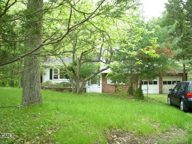 188 East Hunting Ridge Road Stamford, CT 06903 - Photo 1 of 1 a view of a yard with plants and large trees
