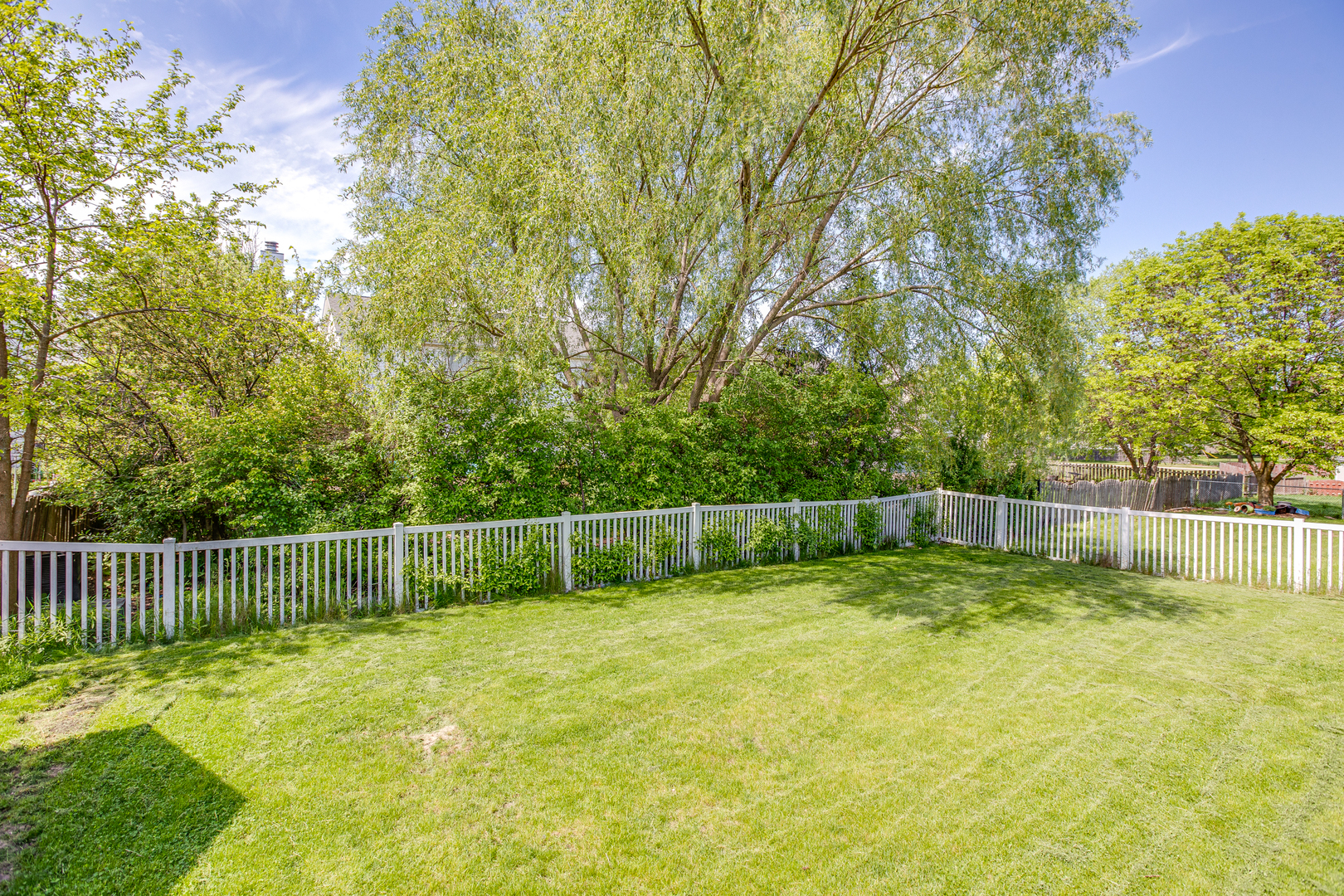 718 Huntington Drive Carol Stream, IL 60188 - Photo 25 of 28 a view of a backyard