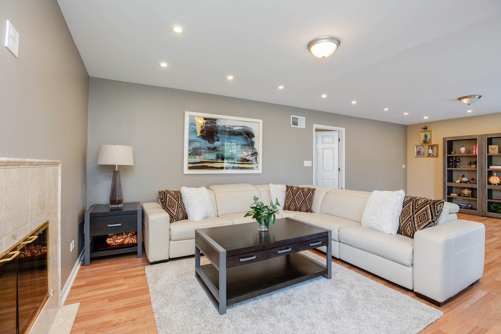 718 Huntington Drive Carol Stream, IL 60188 - Photo 5 of 28 a living room with furniture and a couch