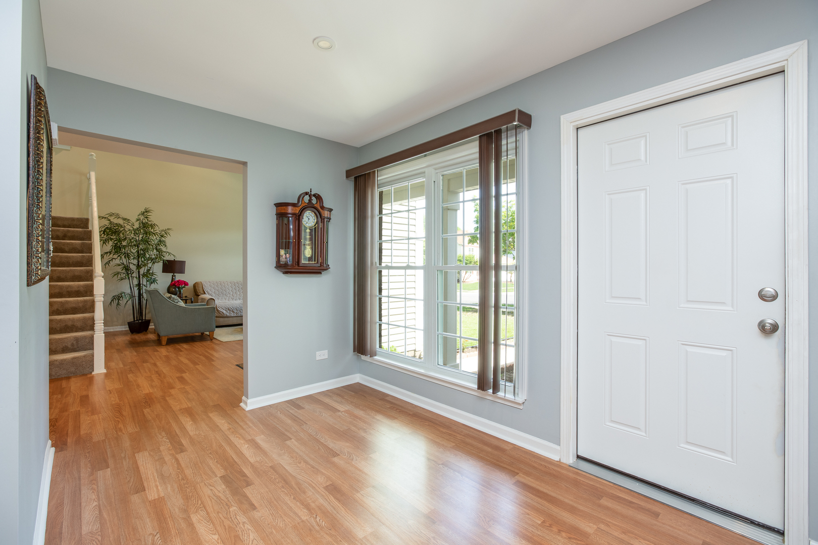 718 Huntington Drive Carol Stream, IL 60188 - Photo 9 of 28 an empty room with wooden floor and a window