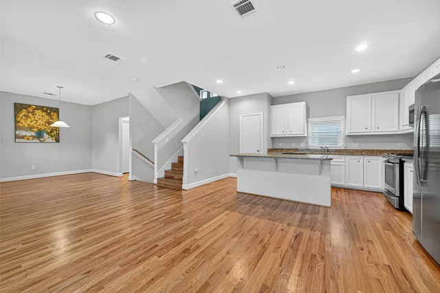 $2,300 | 11510 Main Ash Drive, Houston, TX 77025