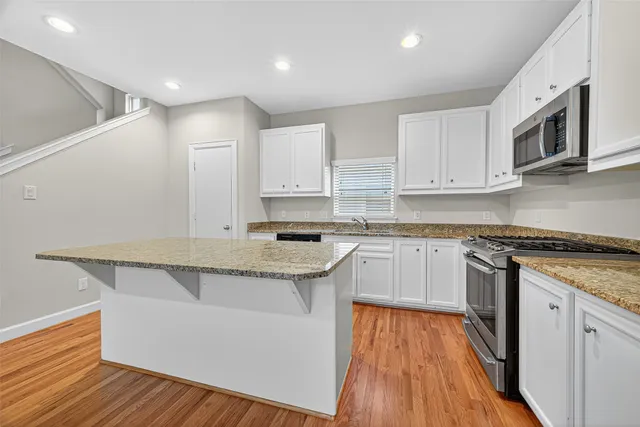 $2,300 | 11510 Main Ash Drive, Houston, TX 77025