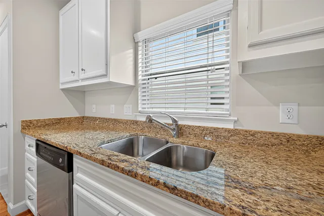 $2,300 | 11510 Main Ash Drive, Houston, TX 77025