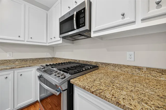 $2,300 | 11510 Main Ash Drive, Houston, TX 77025