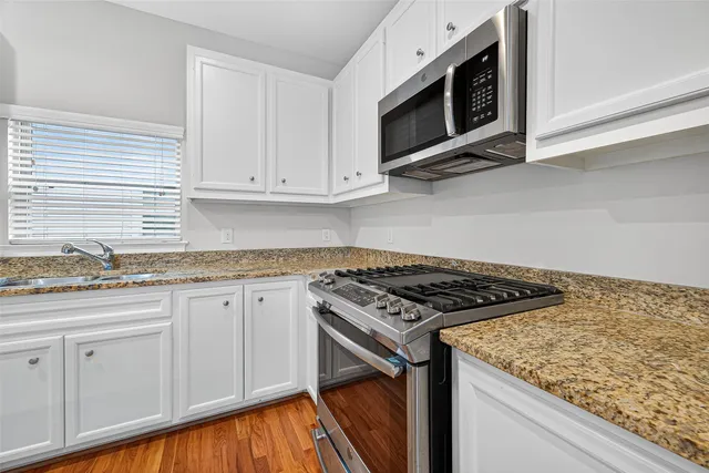 $2,300 | 11510 Main Ash Drive, Houston, TX 77025