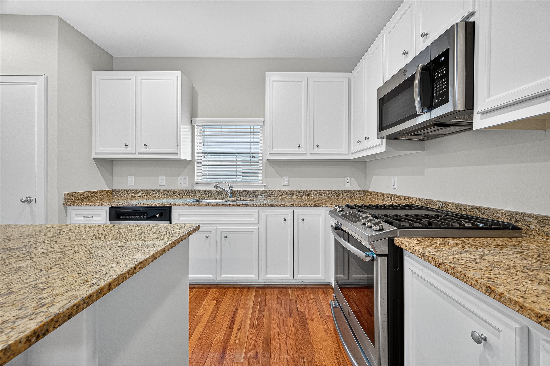 11510 Main Ash Drive Houston, TX 77025 - Photo 21 of 39 a kitchen with granite countertop stainless steel appliances white cabinets granite counter tops and a stove