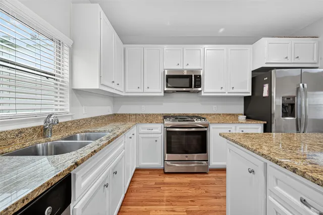 $2,300 | 11510 Main Ash Drive, Houston, TX 77025