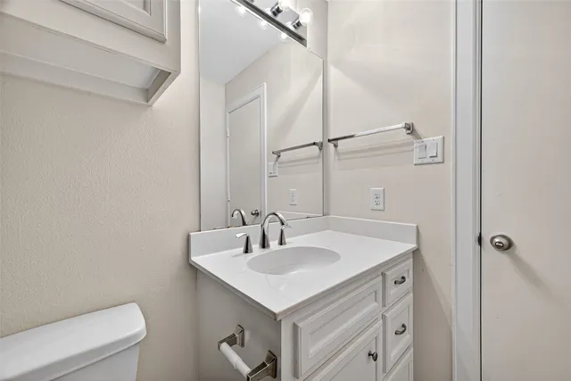 $2,300 | 11510 Main Ash Drive, Houston, TX 77025