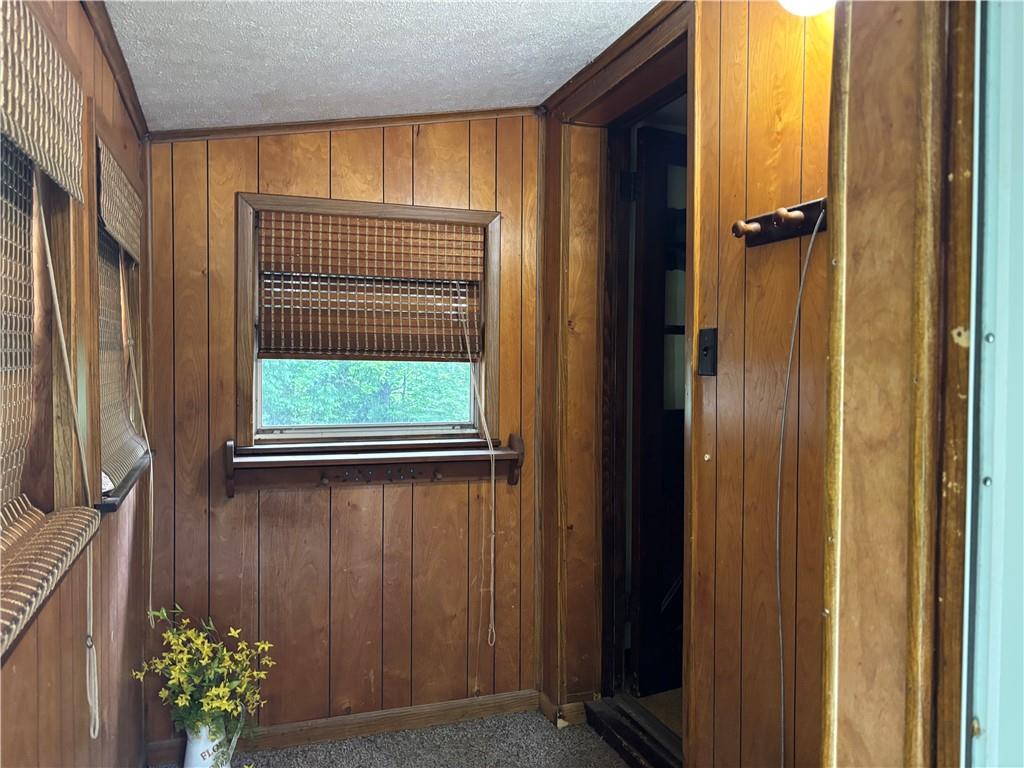 1041 Clinton Road Clinton, PA 15026 - Photo 6 of 26 Mud room entrance to kitchen