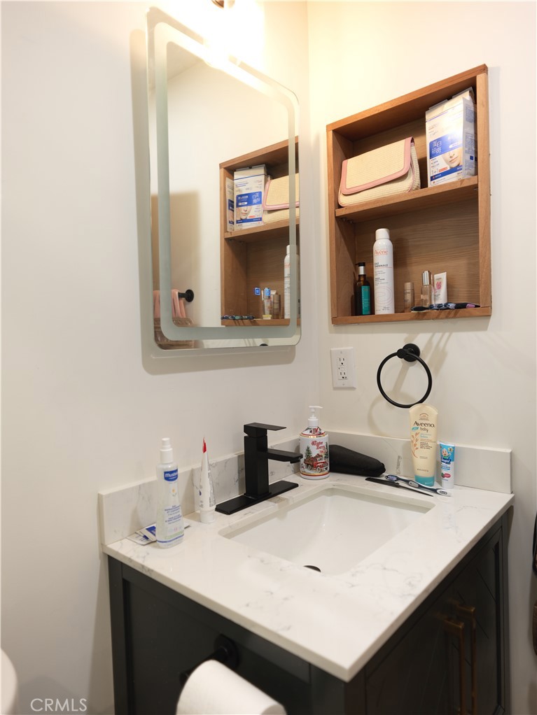 1670 Grass Valley Road Lake Arrowhead, CA 92352 - Photo 11 of 31 Bathroom2