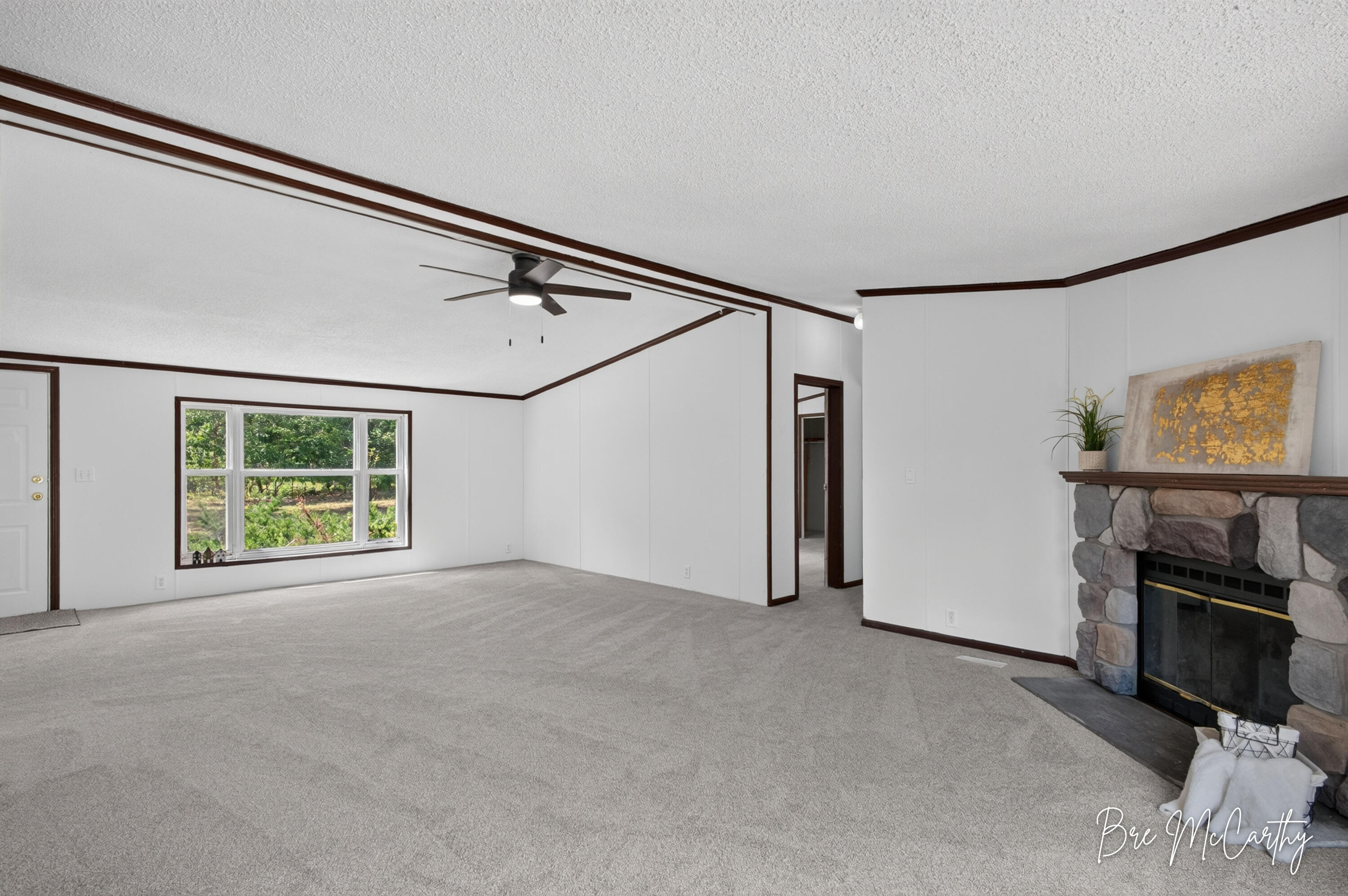 1634 Chatterson Road Muskegon, MI 49442 - Photo 6 of 43 Living Room