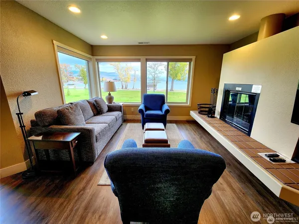 $2,100 | 1 Beach 537-q Manson Wa 98831, Manson, WA 98831