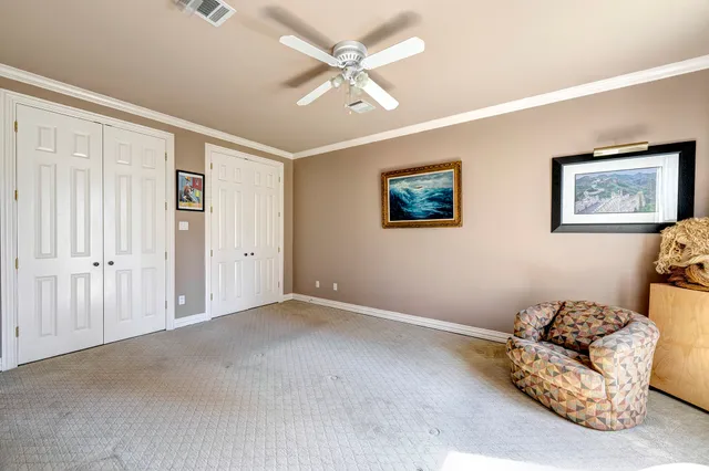 a view of livingroom with furniture